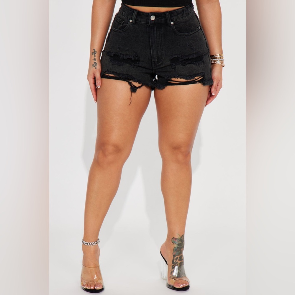 NWT Fashion Nova Making Me Blush Non Stretch Denim Shorts - Black
